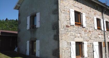 Cozy cottage, pets allowed, near skiing and hiking