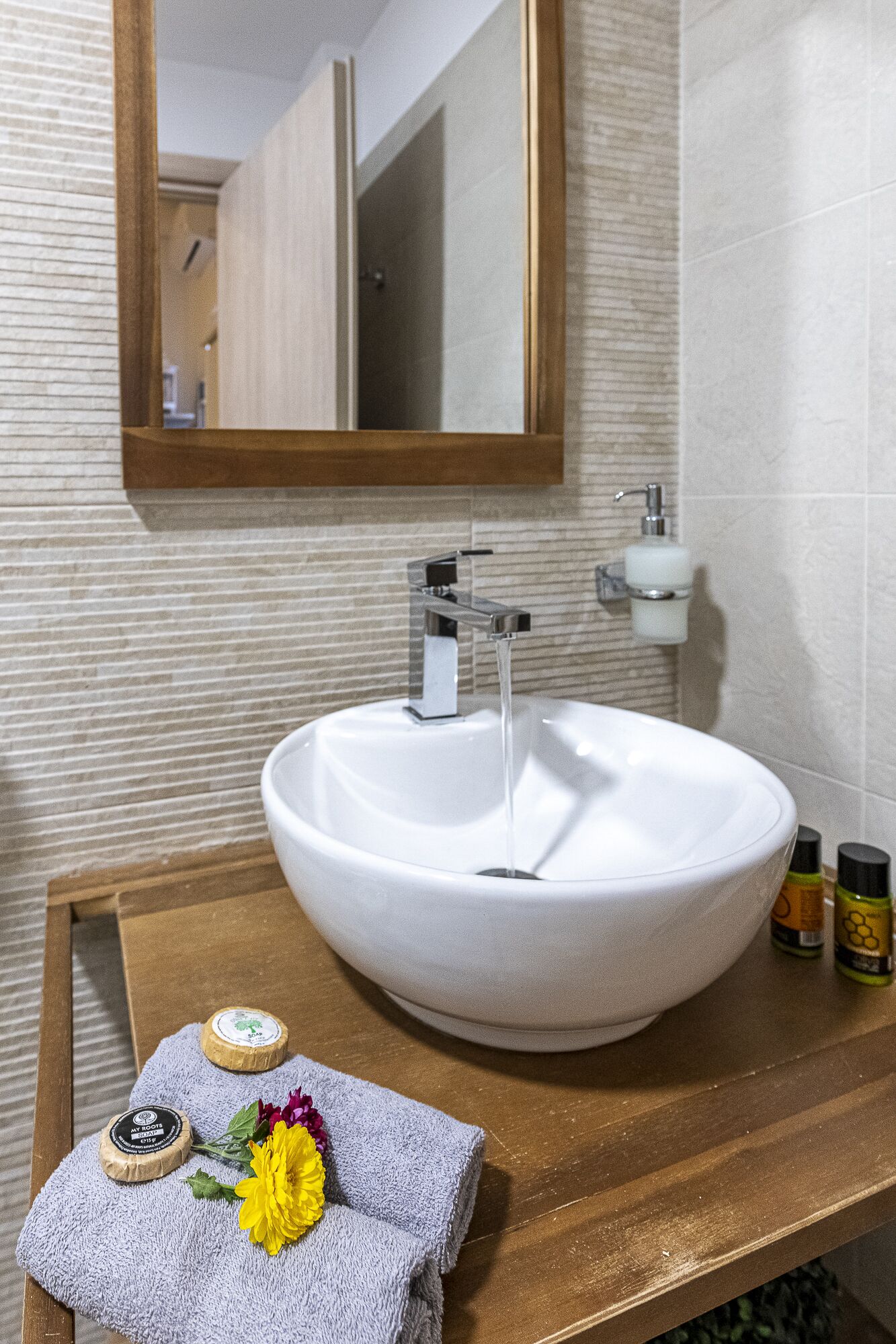 standard double room | bathroom | shower, hydromassage showerhead, hair dryer, slippers