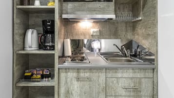 Deluxe Triple Room with Jetted Shower | 私人厨房 | 迷你冰箱、炉灶、意式浓缩咖啡机、茶具/咖啡用具