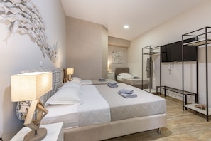  Deluxe Quadruple Room with Jetted Shower - Comfort Stay Athens Airport Hotel - FREE shuttle from and to the airport (Spata-Artemida)