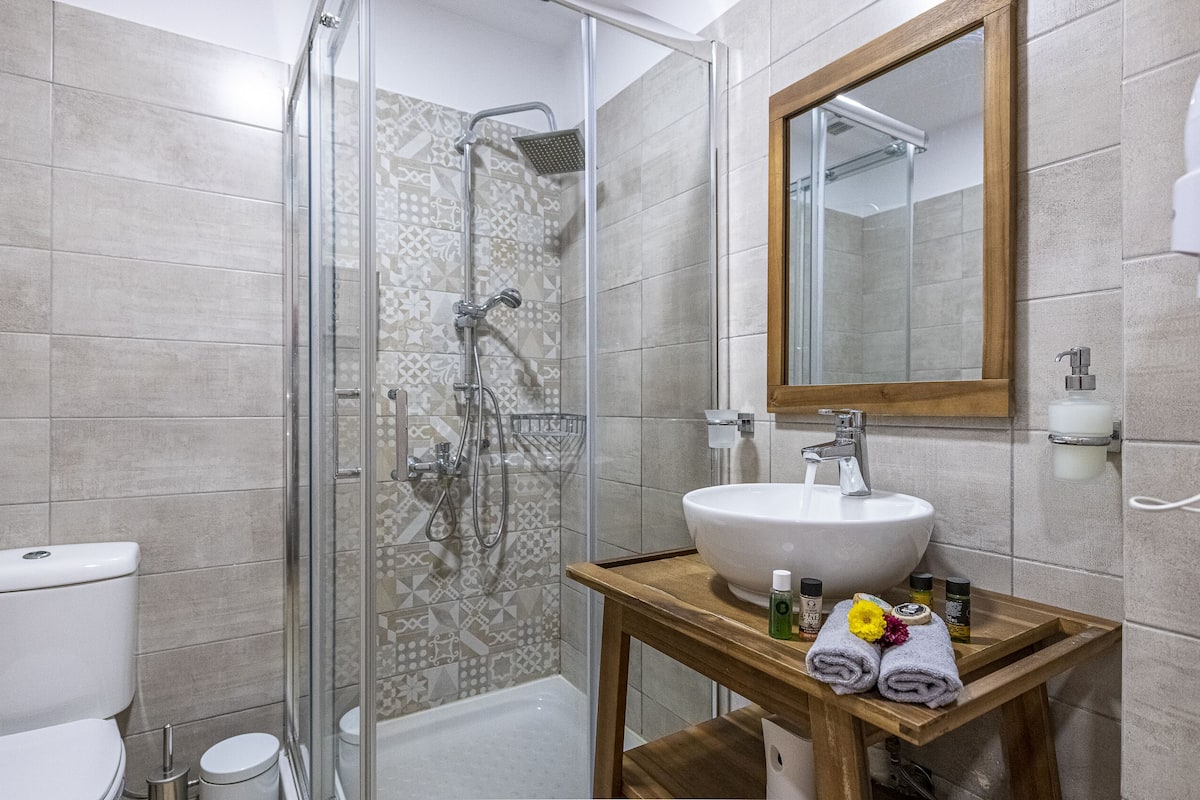 shower, hydromassage showerhead, hair dryer, slippers