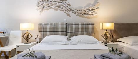 Deluxe Quadruple Room with Jetted Shower | 1 chambre, draps en coton égyptien, literie de qualité, couette en duvet