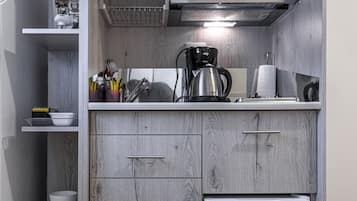 Míní-ísskápur, eldavélarhellur, espressókaffivél, kaffivél/teketill