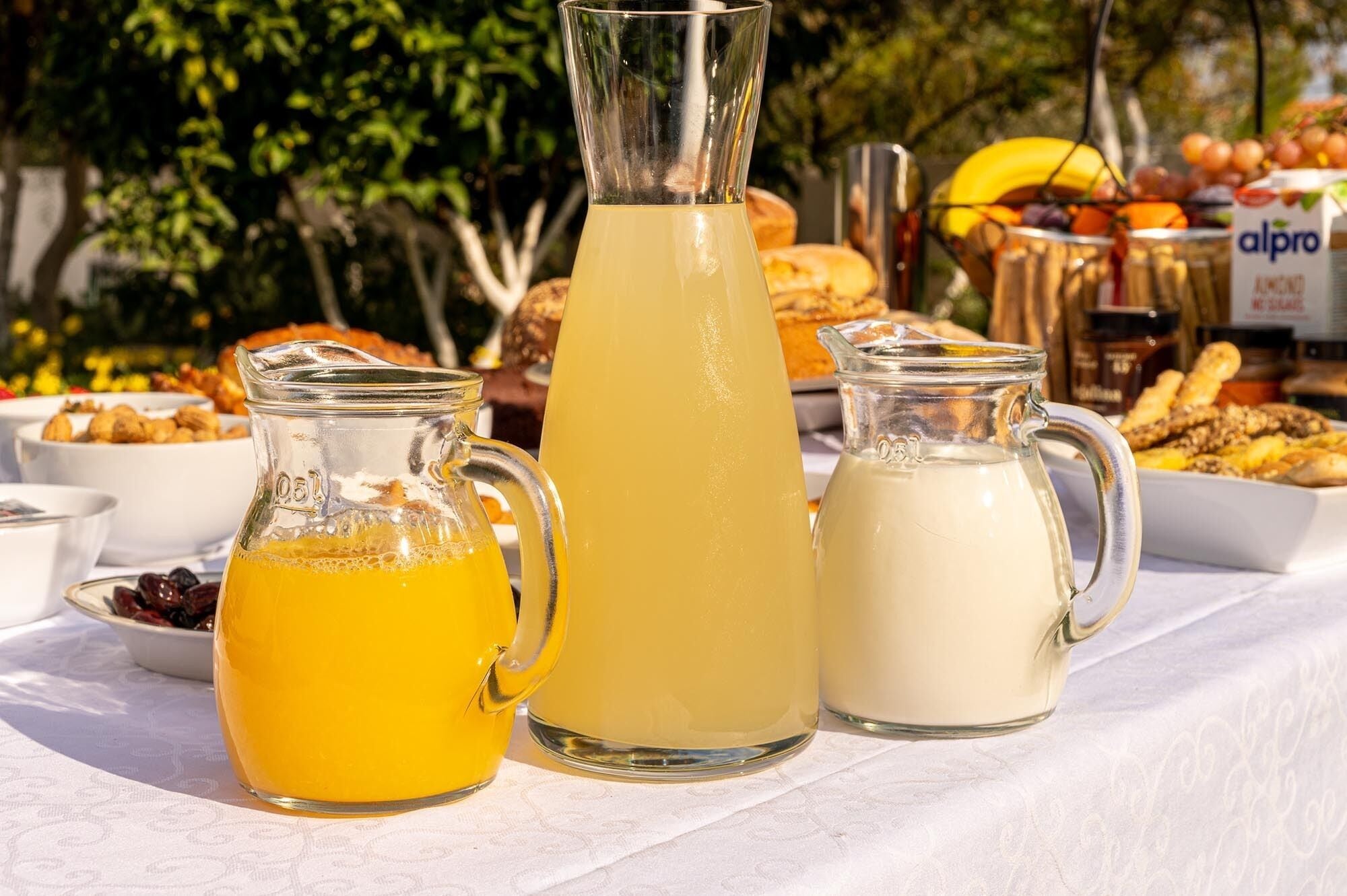 daily continental breakfast (eur 9 per person)