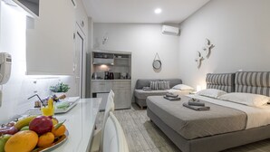Deluxe Triple Room with Jetted Shower