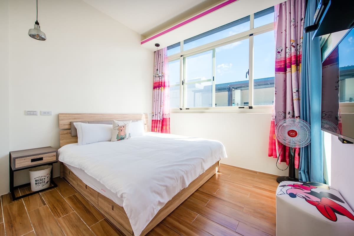 6 bedrooms, individually furnished, free WiFi