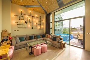 Lobby sitting area - Milk Homestay (Wujie)