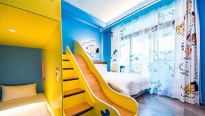 A children's room with a yellow staircase, a Snoopy mural, and a bed with white bedding. - Milk Homestay (Wujie)