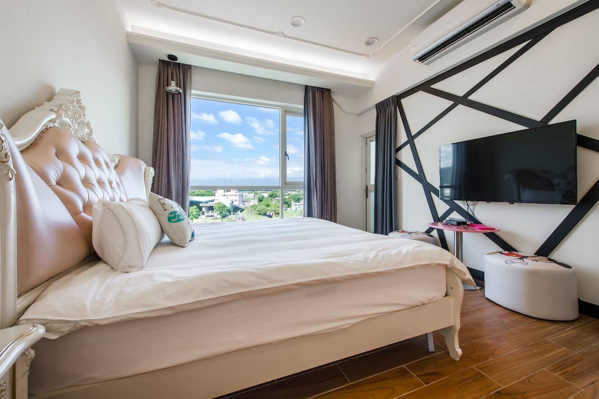 6 bedrooms, individually furnished, free WiFi