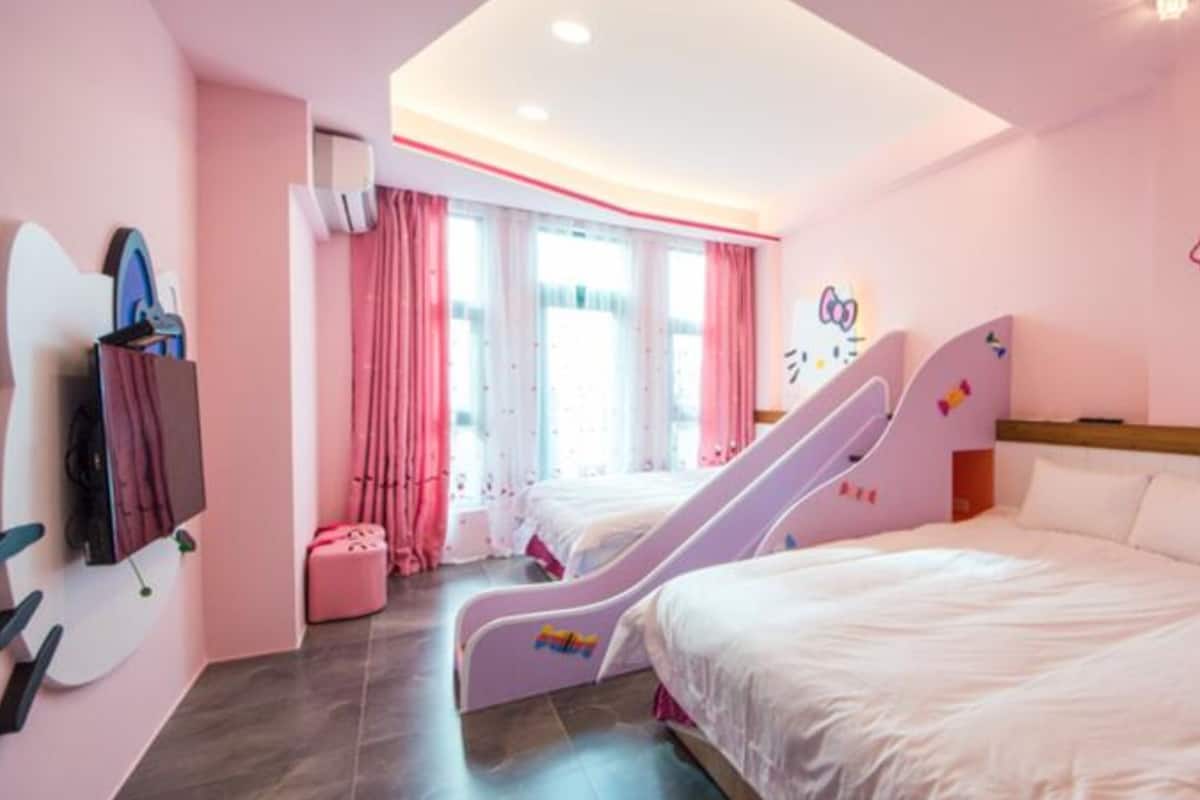 Deluxe family room | 6 bedrooms, individually furnished, free WiFi