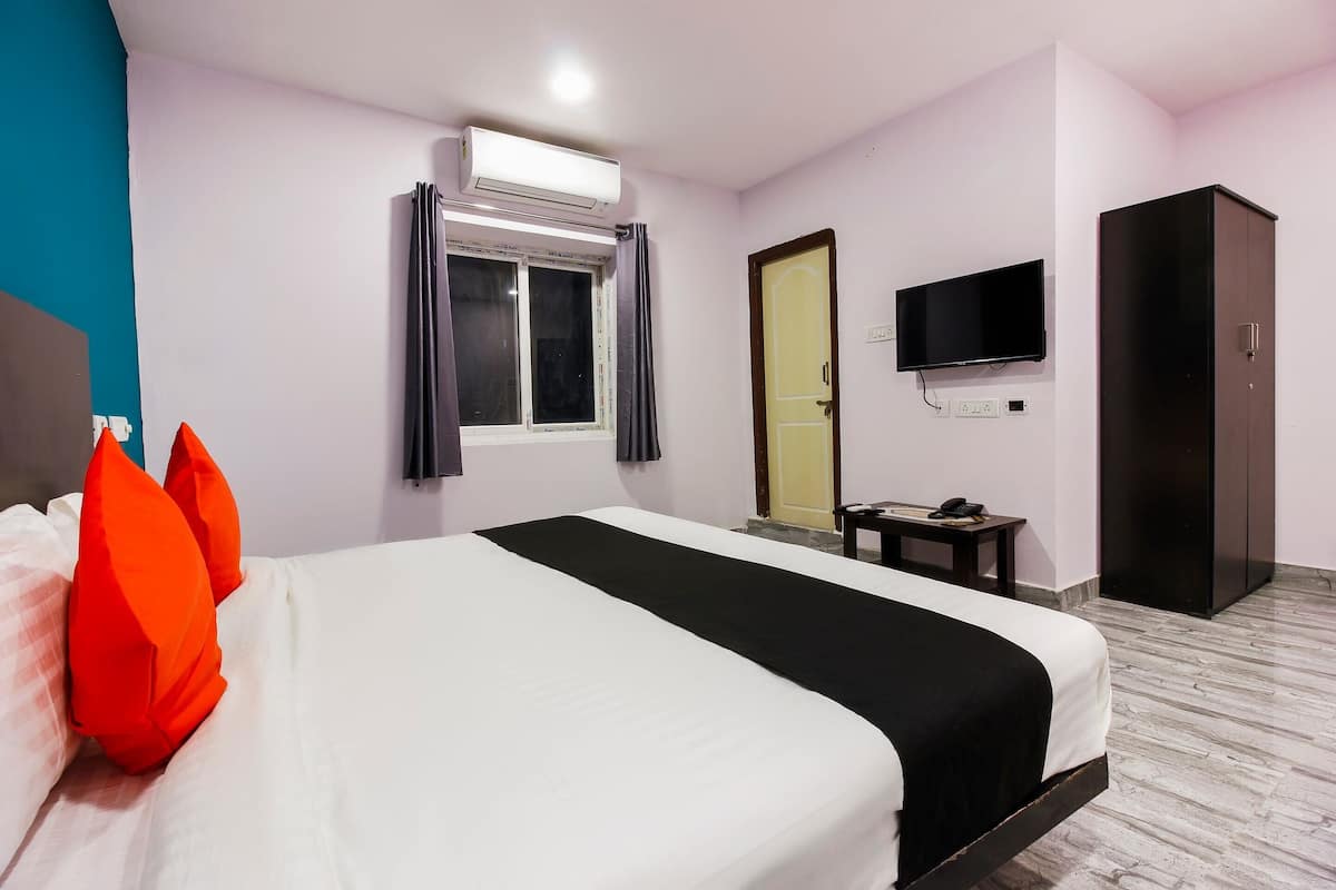 Deluxe Double Room | Free WiFi, bed sheets
