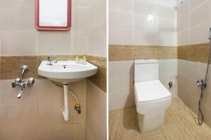 Bathroom - Capital O 65104 Che Sigma Hotel (Hyderabad)