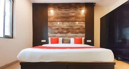 Capital O 28712 The Shivaay Hotel