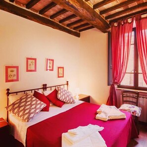 Basic Suite (Torre) | Individually decorated, individually furnished, blackout drapes - Villa e Fattoria di Radi (Monteroni d'Arbia)