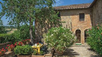 Deluxe Apartment, 2 Bedrooms, Pool View (Nicchio) | Terrace/patio