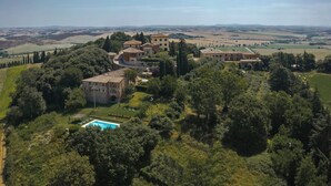Aerial view - Villa e Fattoria di Radi (Monteroni d'Arbia)