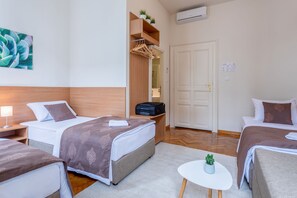 Comfort Triple Room, Ensuite | Soundproofing, bed sheets - Booking BnB (Belgrade)