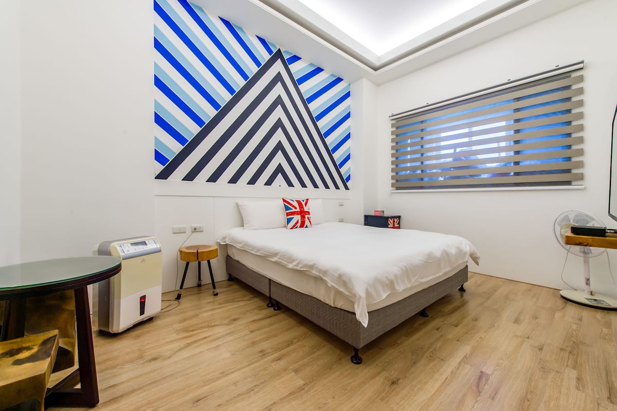 Individually furnished, free WiFi, bed sheets
