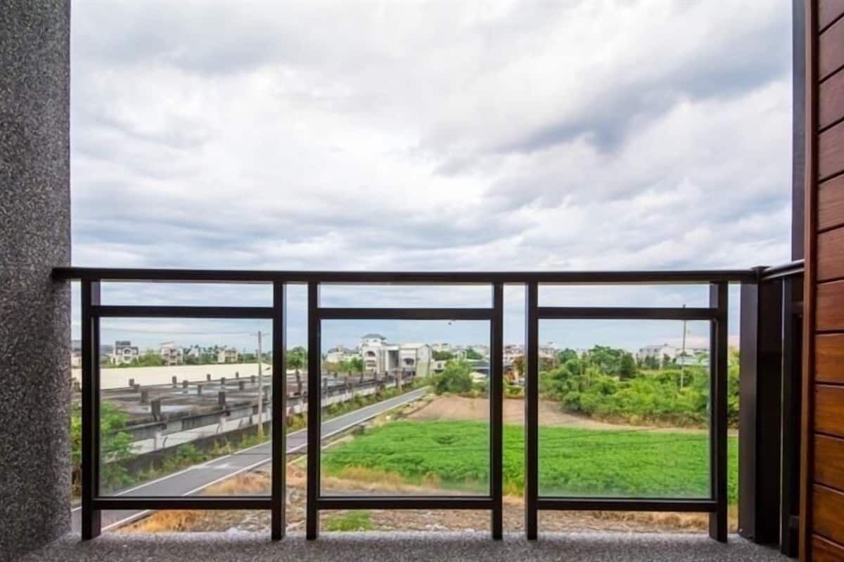 Family room with balcony | Balcony