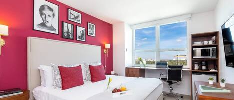 Iron/ironing board, travel cot, WiFi, bed sheets