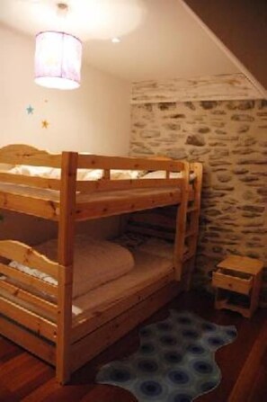 3 Schlafzimmer, Bügeleisen/Bügelbrett