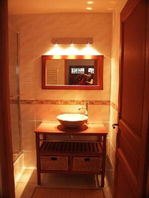 Bathtub, hair dryer - House / Villa - VIGNEC (Vignec)