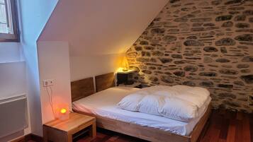 3 chambres, fer et planche Ă repasser