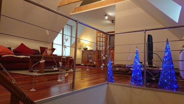 A cozy living room with a wooden floor, a red sofa, and a glass partition. - House / Villa - VIGNEC (Vignec)