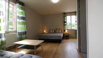 8 quartos, ferros/tábuas de passar roupa, berço de viagem, Wi-Fi