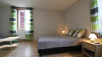 8 quartos, ferros/tábuas de passar roupa, berço de viagem, Wi-Fi