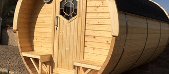 Stopover and holiday cottage at the foot of the Nivernais canal