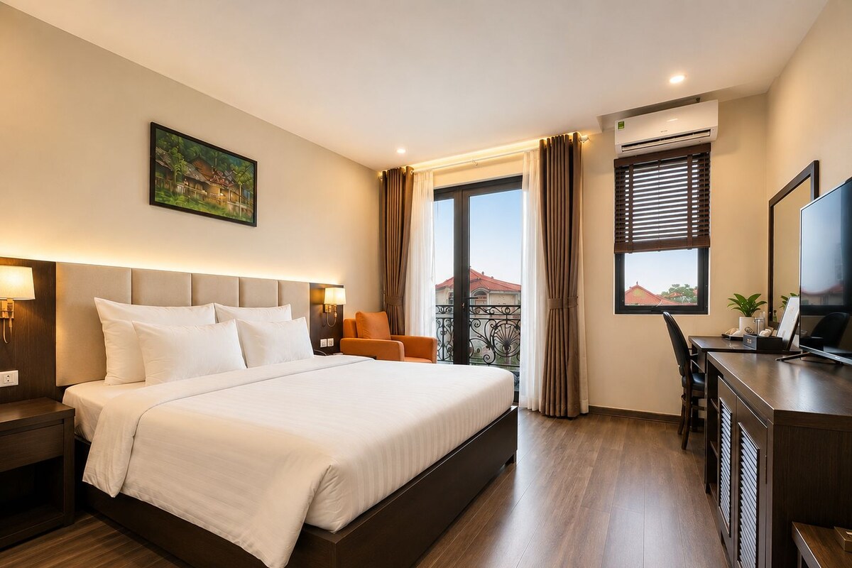 Suite, Balcony | Minibar, in-room safe, desk, laptop workspace