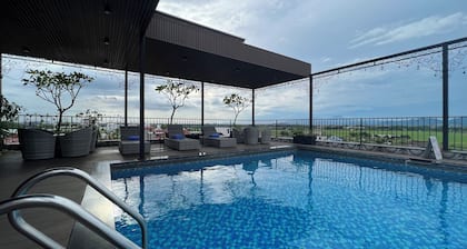 Paragon Noi Bai Hotel and Pool