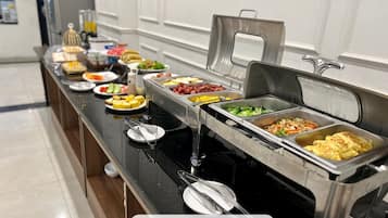 Daily buffet breakfast (VND 120000 per person)