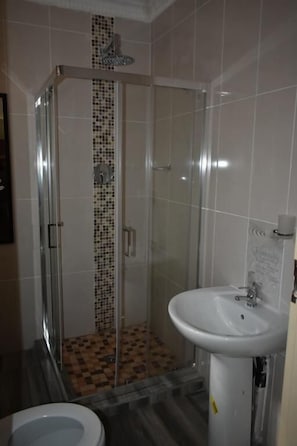 Habitación Deluxe con 2 camas individuales, 2 camas individuales | Lavabo en el baño