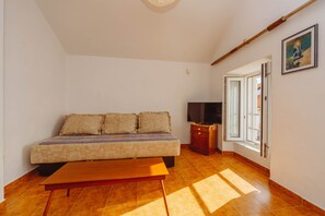 Apartamento conforto | Área de estar | TV de tela plana 39 polegadas com canais a cabo, TV