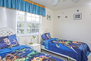 Villa familiale, plusieurs chambres, côté jardin | 7 chambres, décor unique, ameublement unique