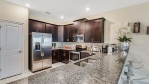 Villa Familiale, plusieurs chambres, côté jardin | Cuisine privée