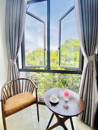 Minibar, in-room safe, desk, laptop workspace