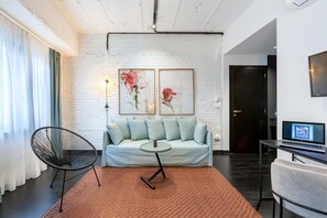 Deluxe Suite, City View | Hypo-allergenic bedding, in-room safe, soundproofing, iron/ironing board - Nin&Bau Sarri 2 (Athens)