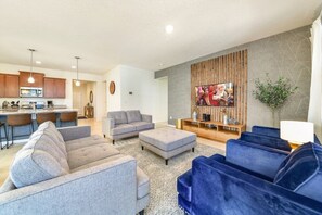 Family Villa, Multiple Bedrooms, Hot Tub, Garden Area | Living room