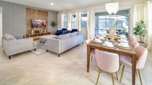 Familie villa, meerdere slaapkamers, hot tub, tuin | 7 slaapkamers, individueel gedecoreerd, individueel gemeubileerd