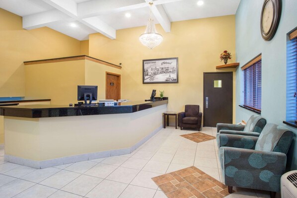 Lobby - Super 8 by Wyndham Normal Bloomington (Normal)