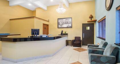 Super 8 by Wyndham Normal Bloomington