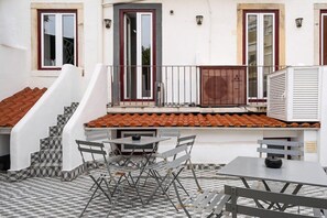 Outdoor dining - The Twenties Rooms & Suites (Lisbon)