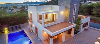 Villa Near Ibiza Town Sleeps 12/14