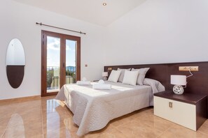 5 bedrooms, iron/ironing board, internet