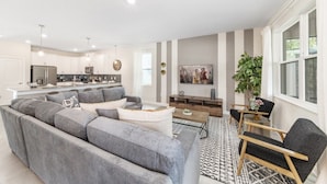 Familienvilla, Mehrere Schlafzimmer, zum Garten hin | Wohnzimmer