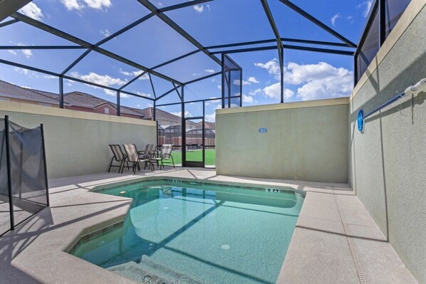Family Townhome, Garden Area | Pool
