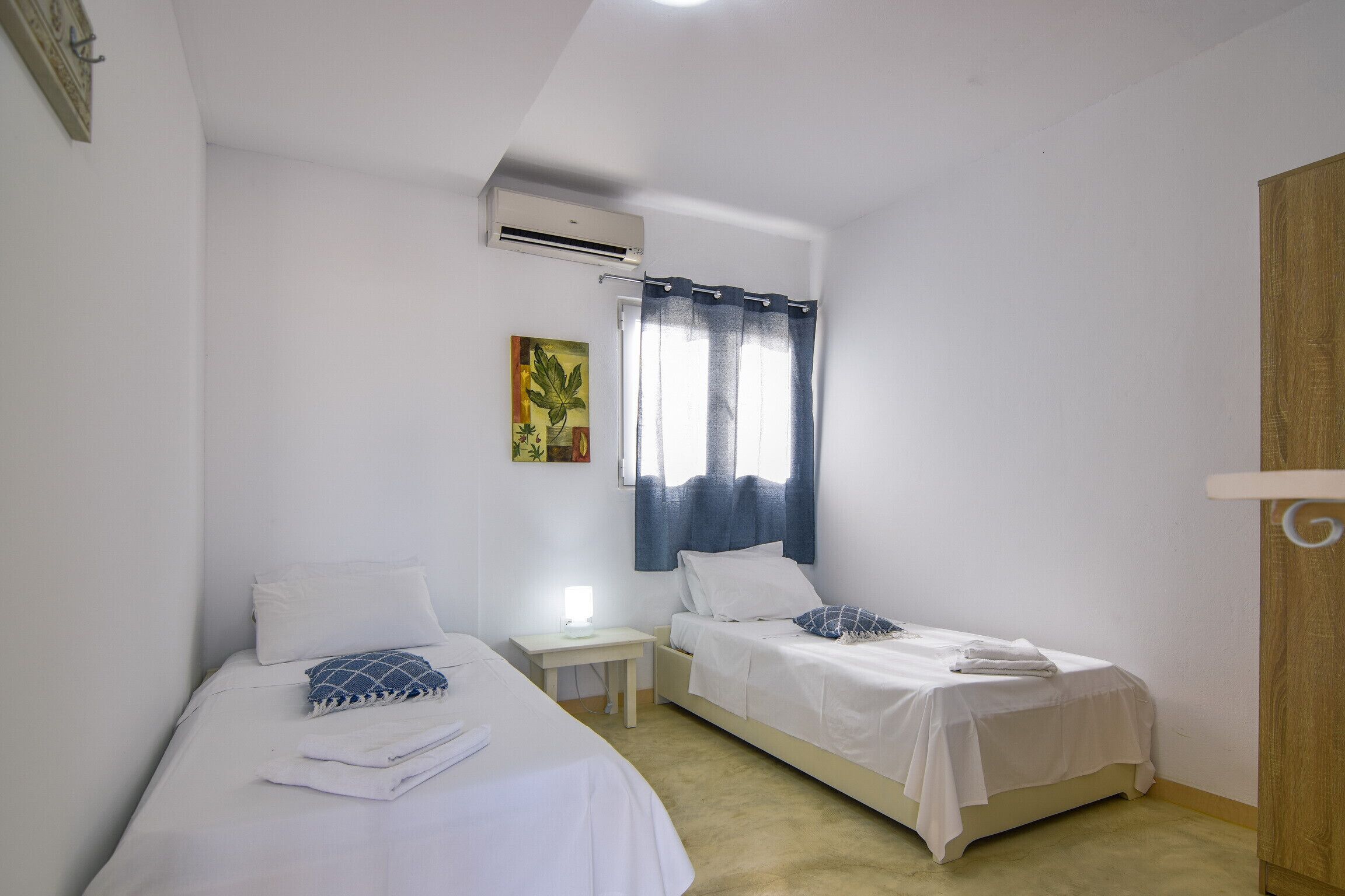 2 bedrooms, in-room safe, iron/ironing board, free WiFi